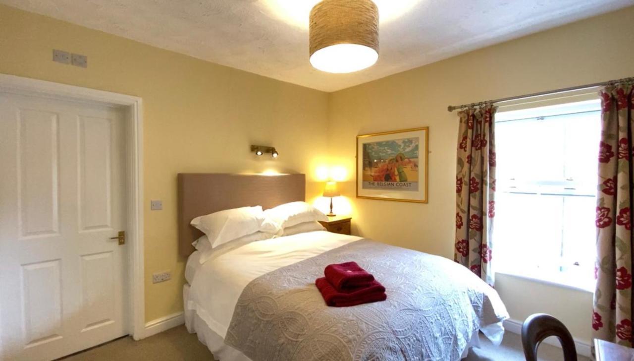 Hotel The Victoria à Newcastle-under-Lyme Extérieur photo