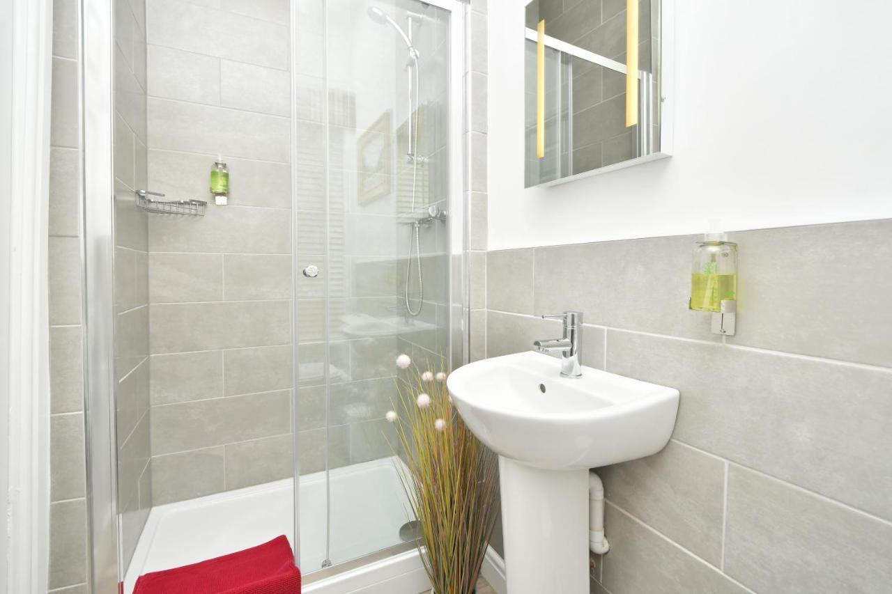 Hotel The Victoria à Newcastle-under-Lyme Extérieur photo